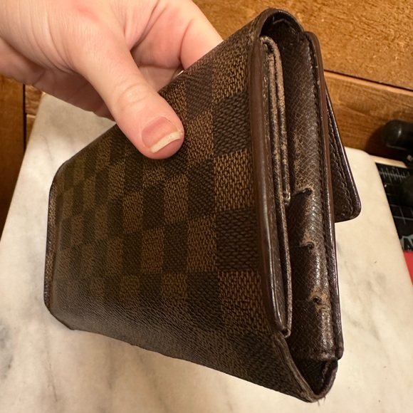 Louis Vuitton Damier Ebene Wallet (With Crossbody Attachments) - Picture 8 of 15